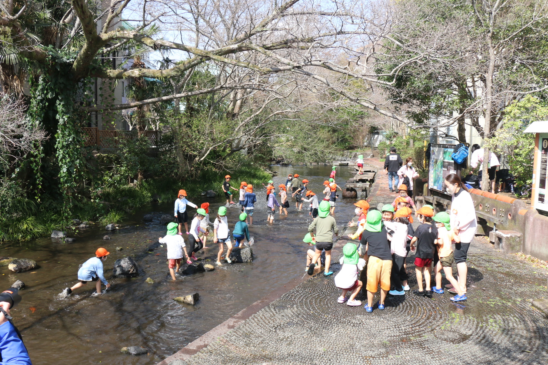 年長お別れ遠足水遊び